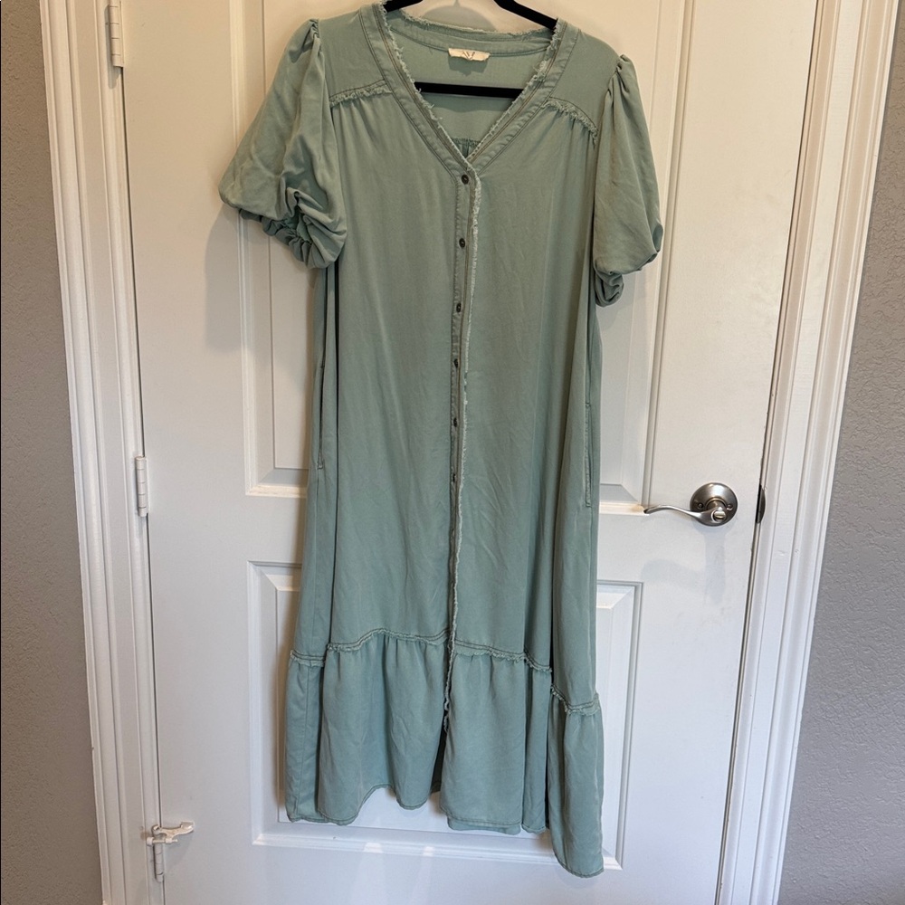 Easel Seafoam Green Garment